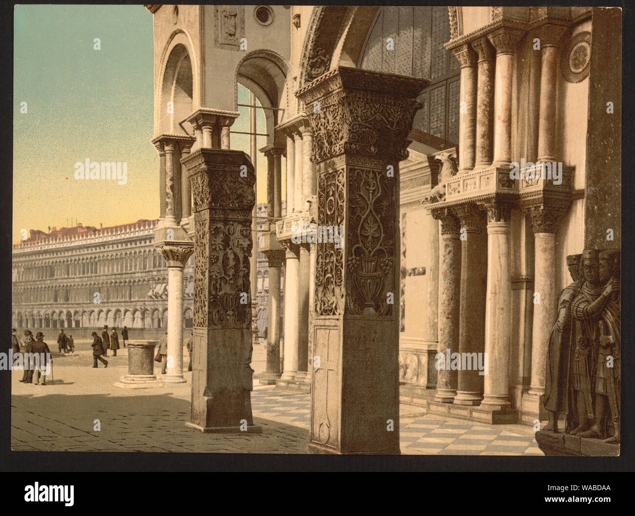 Spalten der St. Mark's Church, Venedig, Italien; weitere Informationen über die Photochrom Print Collection ist bei Http://hdl.loc.gov/loc.pnp/pp.pgz; ist Teil der verfügbaren: Blick auf Architektur und anderen Stätten in Italien in der Photochrom print Collection.; Titel von den Detroit Publishing Co., Katalog J - Ausland abschnitt, Detroit, Mich.: Detroit Publishing Company, 1905.; Drucken. 1120. Stockfoto