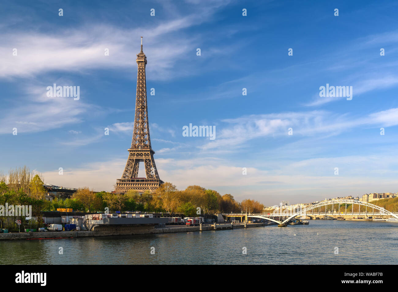 Paris Frankreich City Skyline am Eiffelturm und Seine Fluss Stockfoto