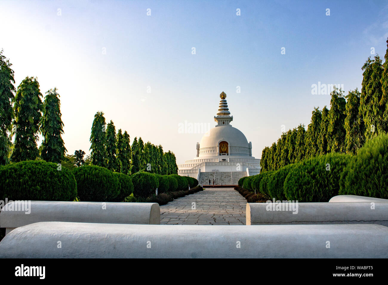 Frieden Pagode, Lumbini, Nepal. Auch japanischen Kloster, weiße Stupa oder weiße Tempel genannt. Stockfoto