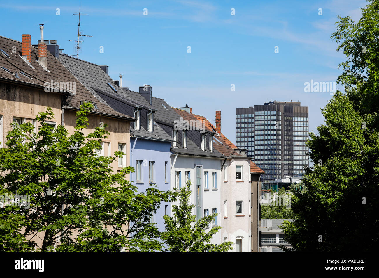 Essen, Ruhrgebiet, Nordrhein-Westfalen, Deutschland - Immobilien in Essen, Blick auf die Stadt mit vorhandenen Eigenschaften und das Essener Rathaus. Essen, Ruhrgebie Stockfoto