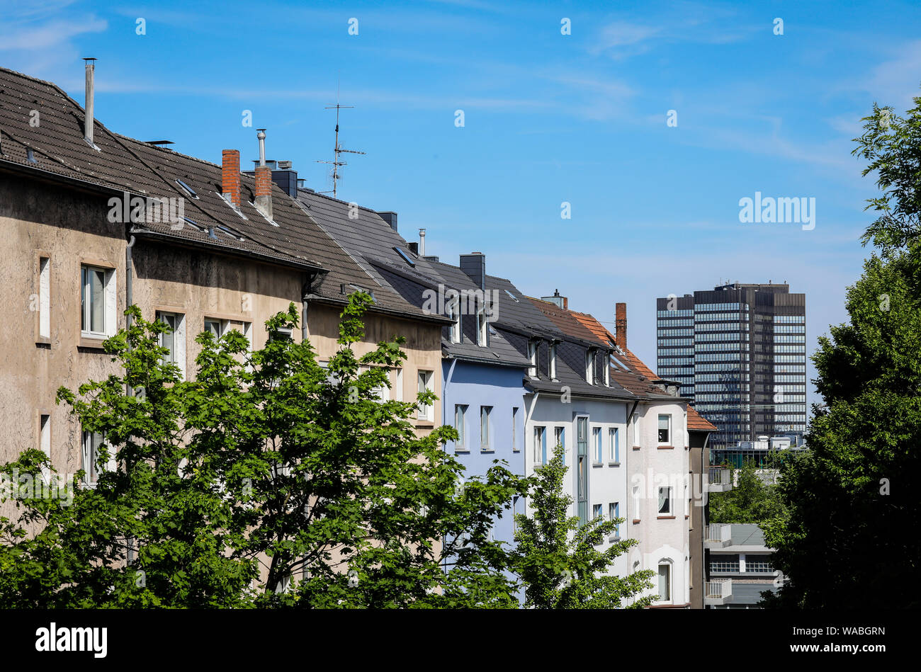 Essen, Ruhrgebiet, Nordrhein-Westfalen, Deutschland - Immobilien in Essen, Blick auf die Stadt mit vorhandenen Eigenschaften und das Essener Rathaus. Essen, Ruhrgebie Stockfoto