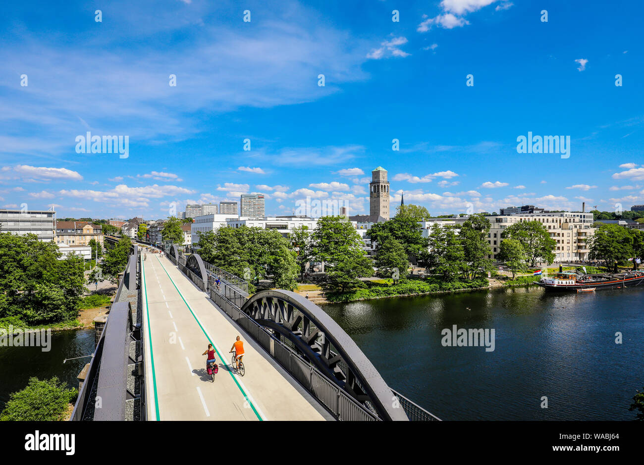 Mülheim an der Ruhr, Ruhrgebiet, Nordrhein-Westfalen, Deutschland - Fahrrad Highway, Ruhr RS1 Express Way, führt in Mülheim auf einer ehemaligen Eisenbahnbrücke. Stockfoto