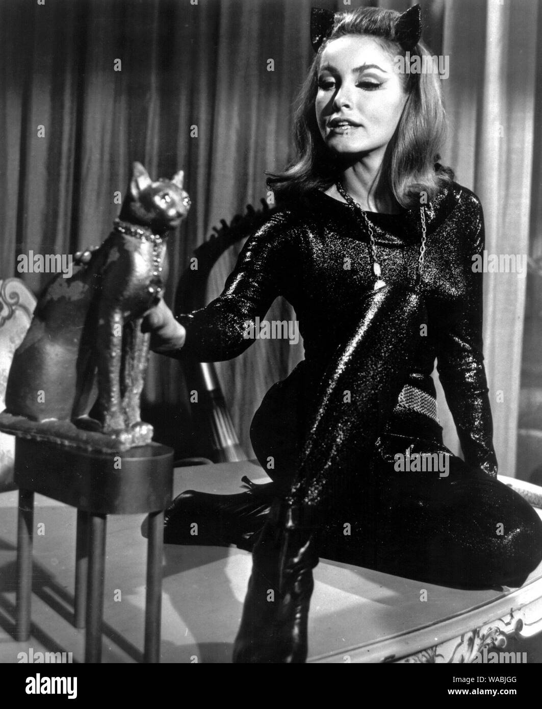 Julie Newmar, im Charakter als Catwoman in einer Werbung Foto für 'Batman' TV-Serie, ca. 1967 20. Fernsehen Datei Referenz #33848-044 THA Stockfoto