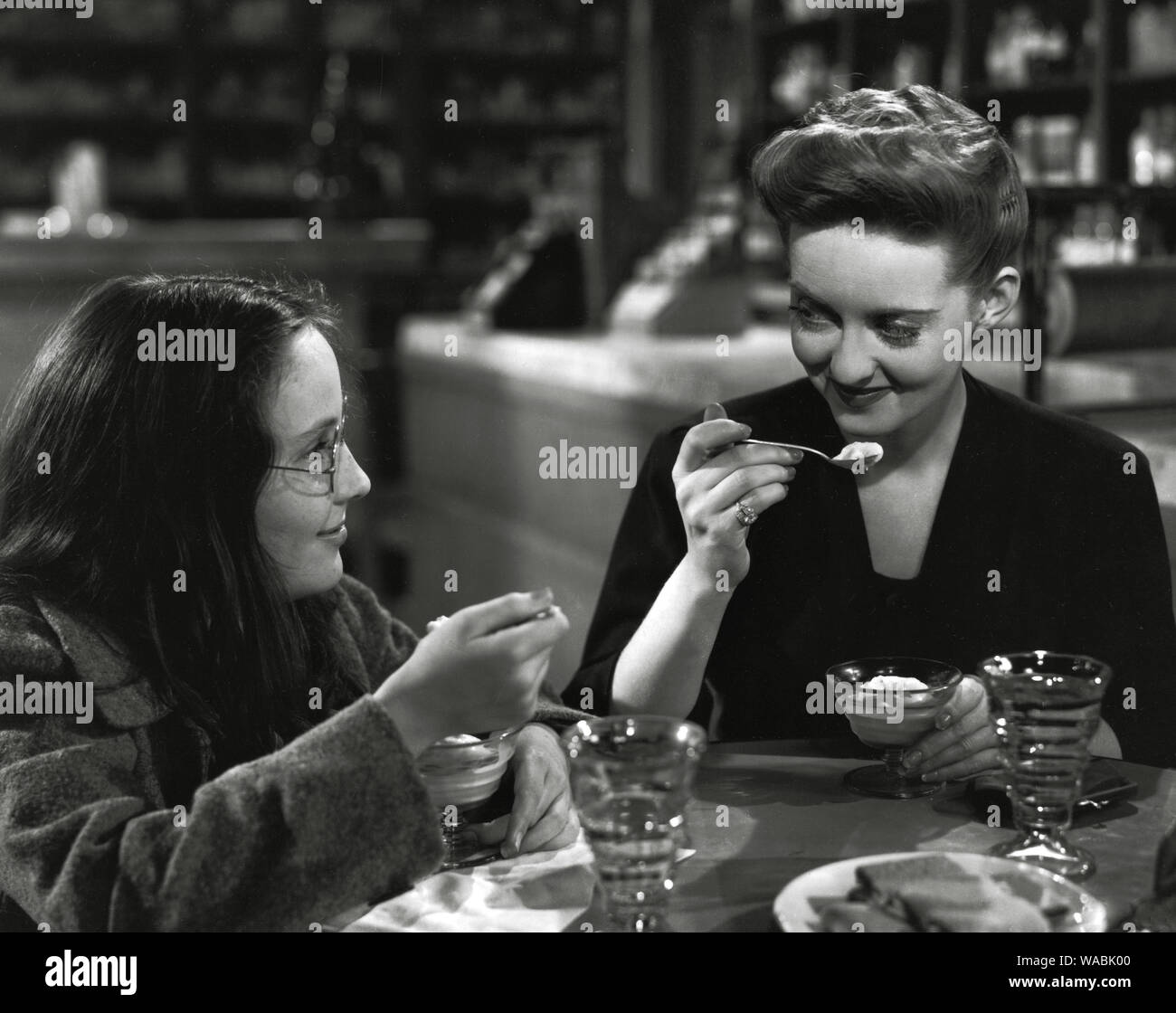 Janis Wilson, Bette Davis, „Now, Voyager“ (1942) Warner Bros Dateireferenz Nr. 33848-453THA Stockfoto