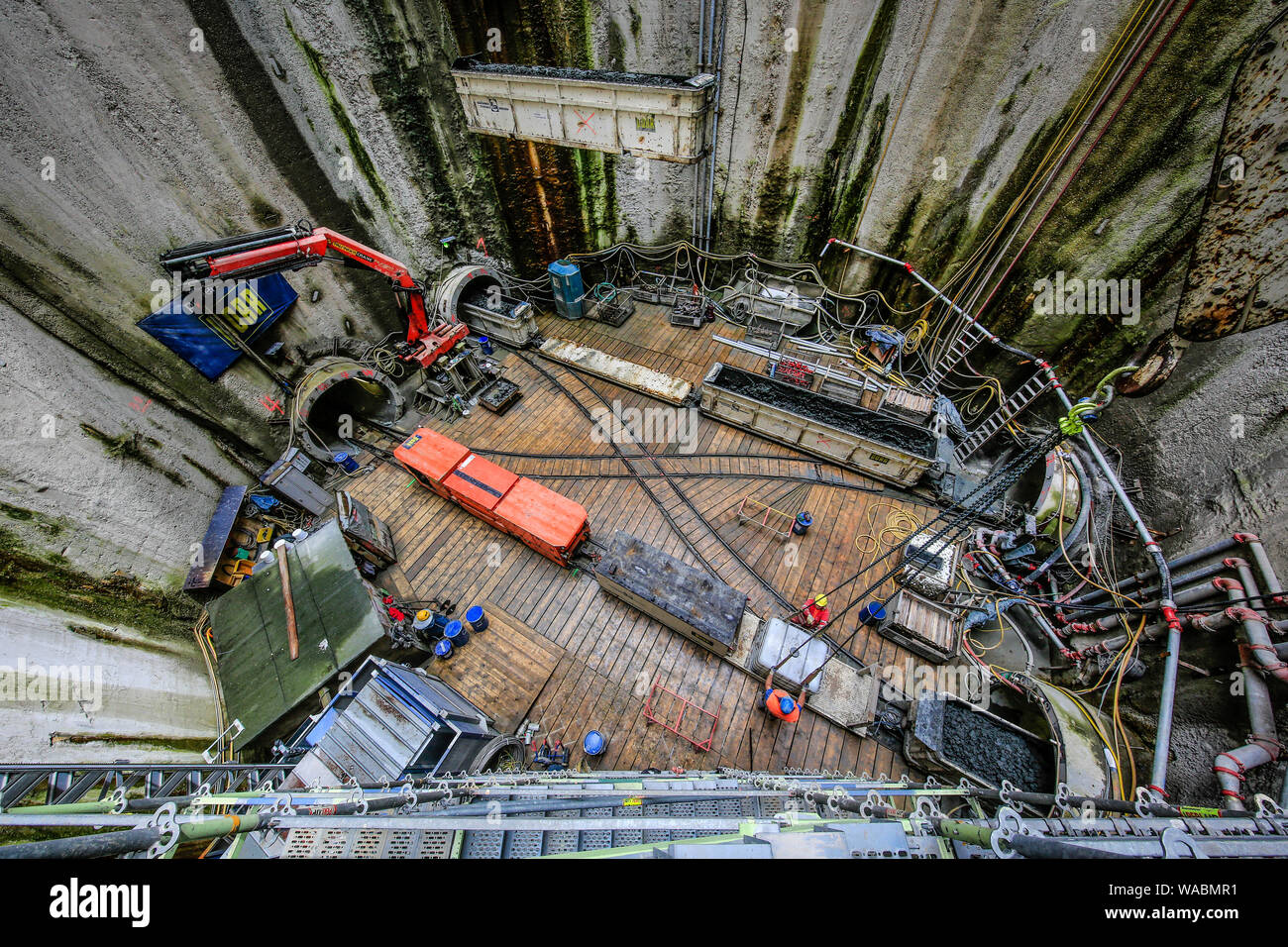 Oberhausen, Ruhrgebiet, Nordrhein-Westfalen, Deutschland - Emscher Umbau, Neubau des Abwasserkanals Emscher AKE, tuebbing Tunnel fahren mit sha Stockfoto