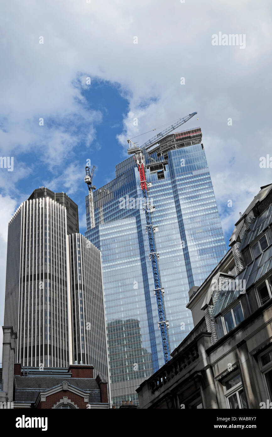 22 Bishopsgate Wolkenkratzer im Bau und Tower 42 Nat West Gebäude im Finanzdistrikt der Stadt London England UK KATHY DEWITT Stockfoto