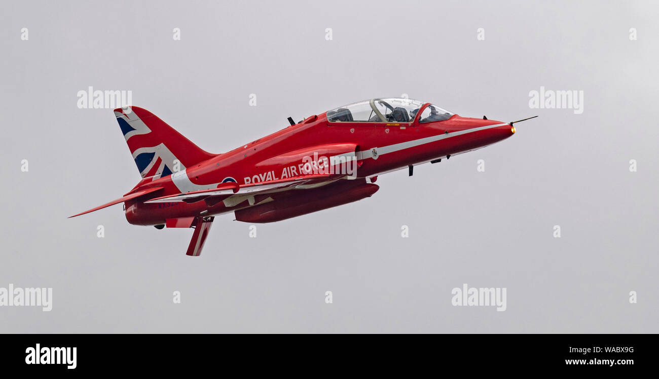 Rote Pfeile zeigen die Mannschaft an der Royal International Air Tattoo 2019 Stockfoto