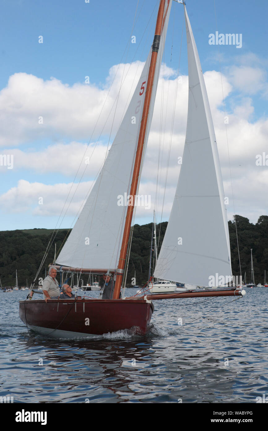 Falmouth 18 ft Eingeschränkte Klasse, Nr. 5, "Francis' im Eingang des Percuil Fluss, St. Mawes, Cornwall, Großbritannien Stockfoto