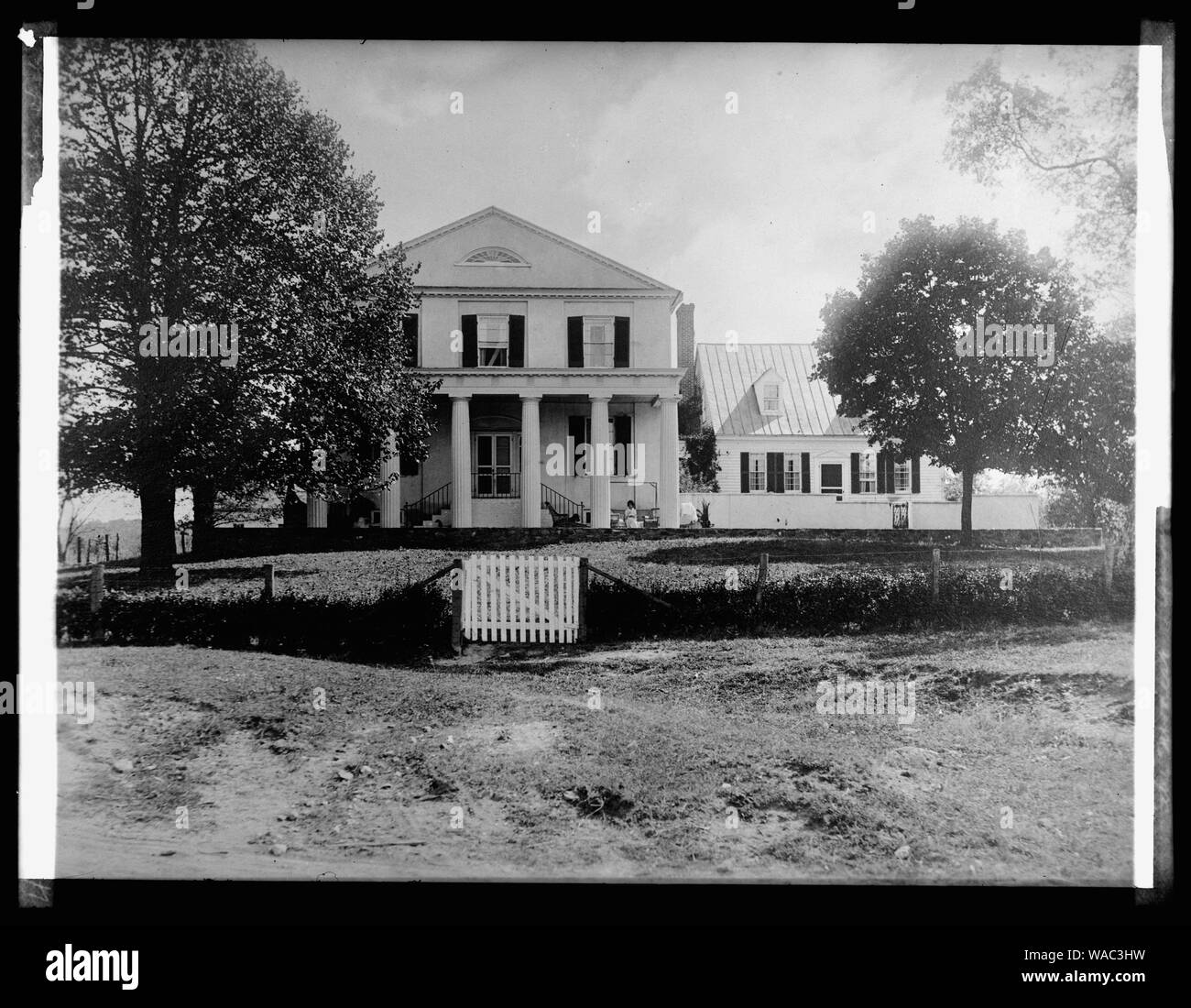 Oak Hill Home von Chief Justice Marshall das Land, auf dem das Schloss steht, war ein Original von der Krone zu Herrn Tanbah [Das Haus] rechts neben dem großen Herrenhaus war der bescheidene Anfang Oak Hill Stockfoto