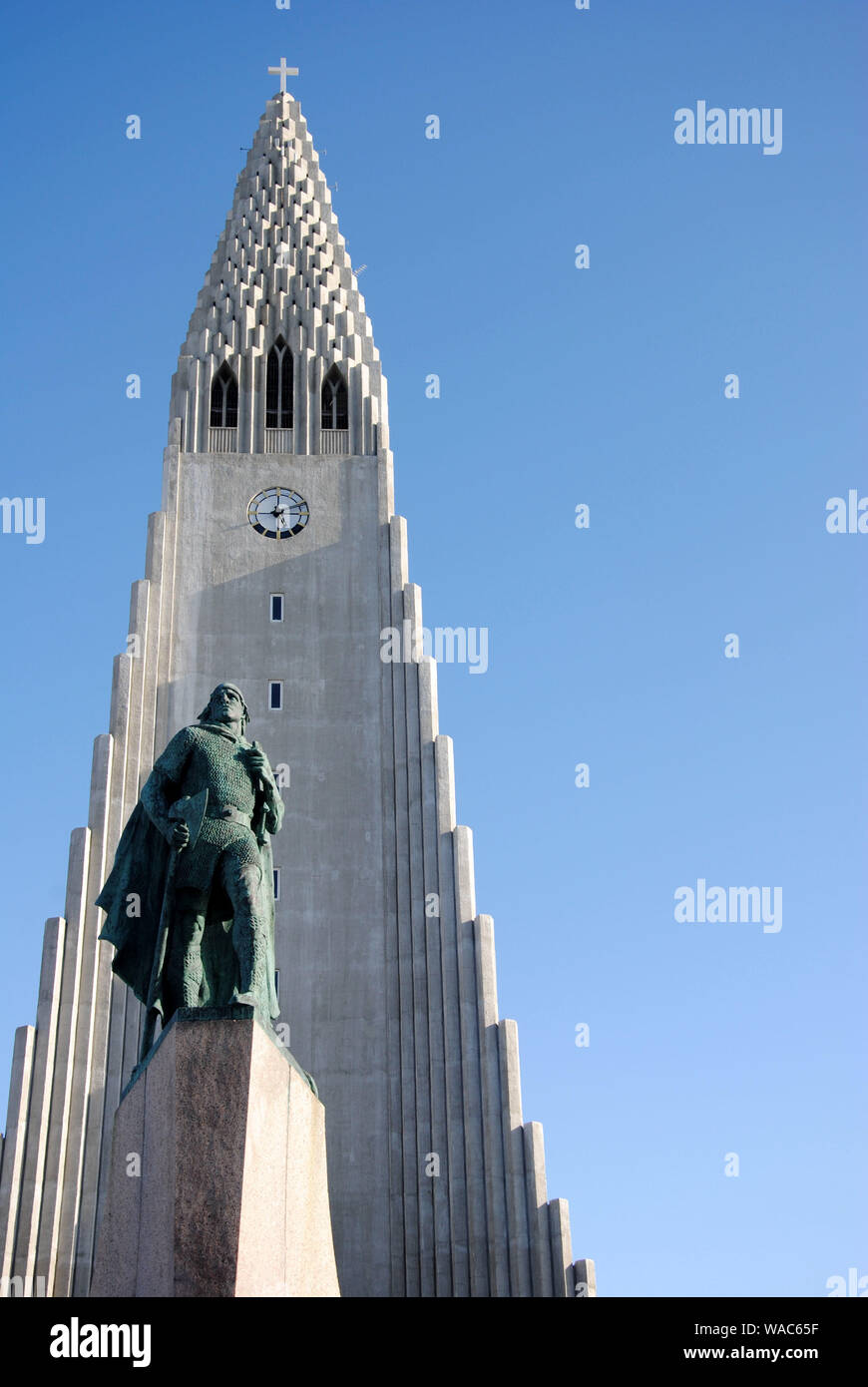 Vorn - Blick auf Reykjavik Kathedrale Stockfoto