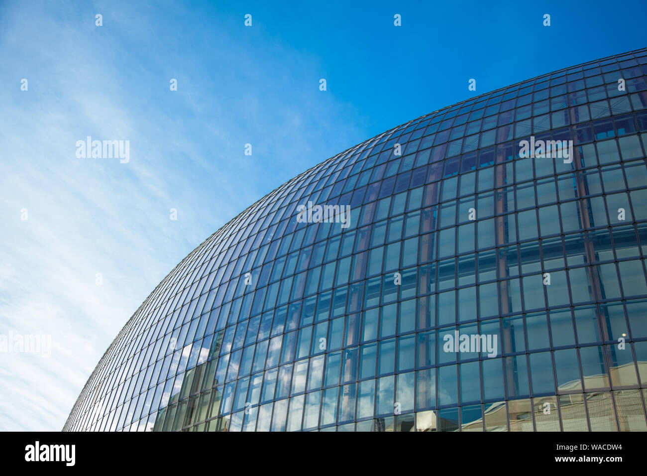 Deutschland Köln Zentrum Straße - Oktober 2018. Großes modernes Einkaufszentrum von Glas Welstadthaus in Köln, Deutschland. Der Erbauer dieser modernen bu Stockfoto