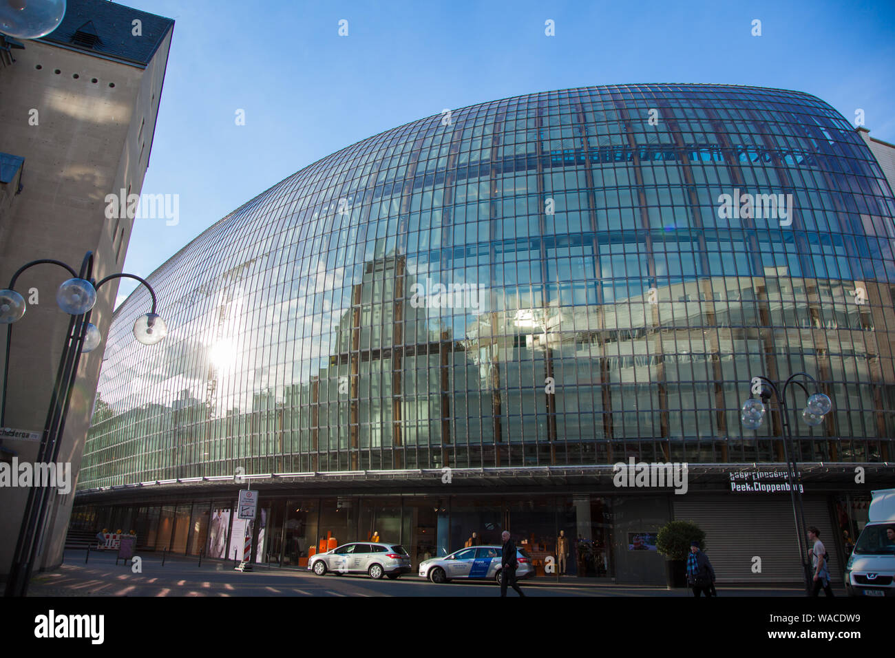 Deutschland Köln Zentrum Straße - Oktober 2018. Großes modernes Einkaufszentrum von Glas Welstadthaus in Köln, Deutschland. Der Erbauer dieser modernen bu Stockfoto