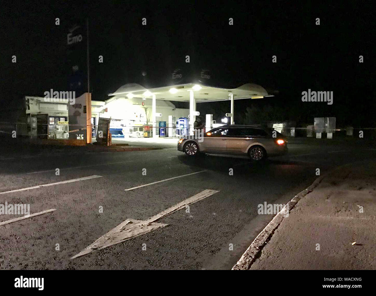 Die Szene, in der Ortschaft Waringstown, Co unten, wo ein Mann, der an einer Tankstelle erschossen wurde. Stockfoto