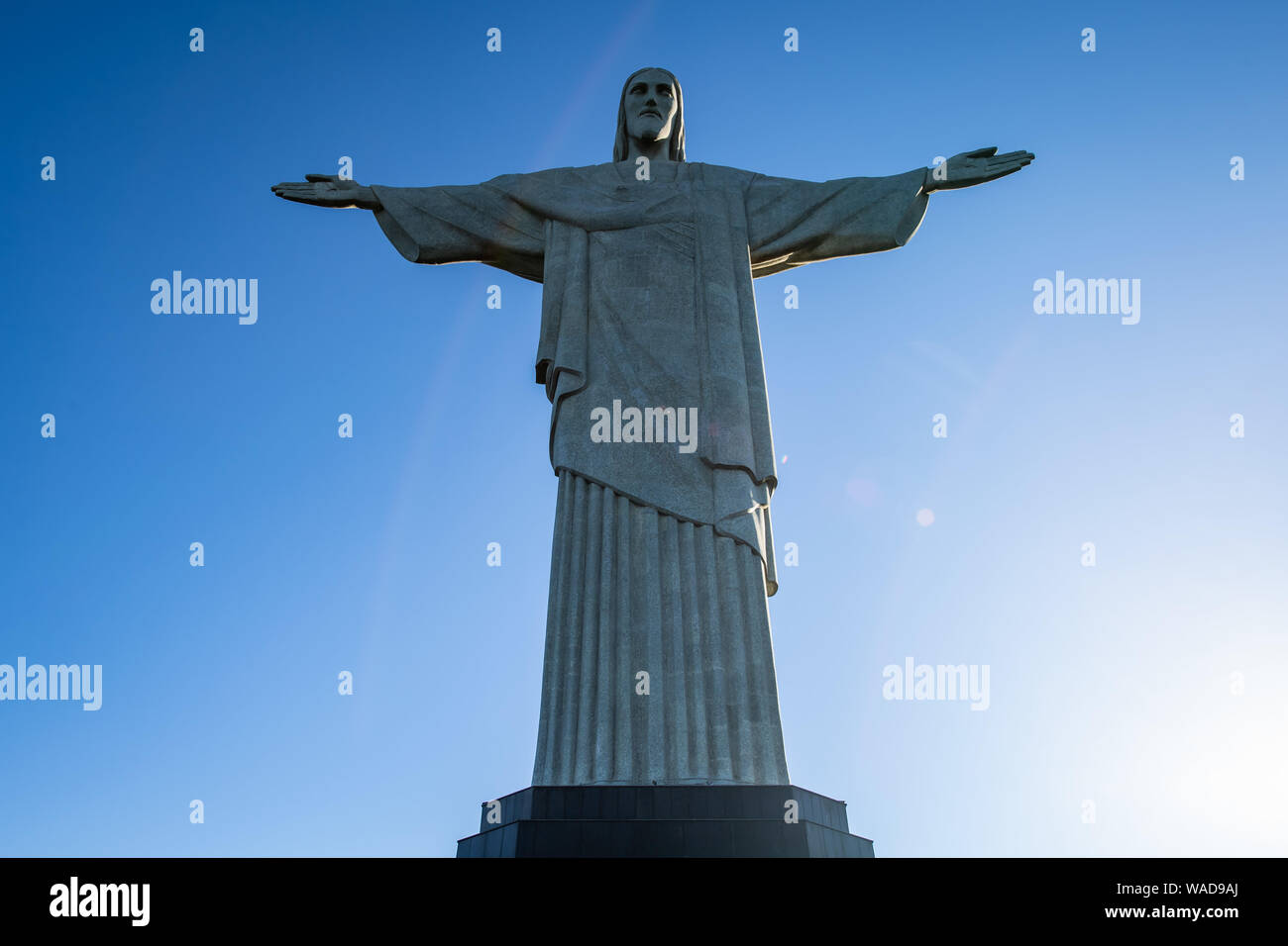 Landschaft des Erlösers Christus Statue auf dem Gipfel des Corcovado Berg an der Tijuca Wald Nationalpark in Rio de Janeiro, Brasilien, am 1. Juli 201 Stockfoto