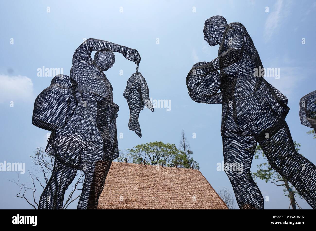 Statuen, die das tägliche Leben für eine alte Familie sind an der Liangzhu archäologischen Ruinen, Chinas neuesten Eintrag auf der UNESCO-Herita angezeigt Stockfoto