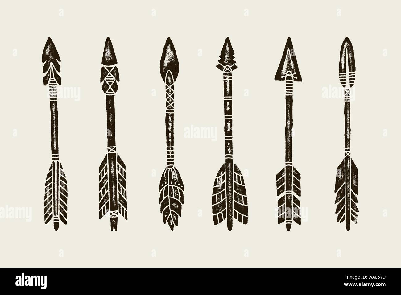 Ein Satz von sechs Hand zeichnen Indischen Pfeil. Vector Illustration der Hipster Pfeile isoliert auf weißem Hintergrund mit Grunge Textur. Stock Vektor
