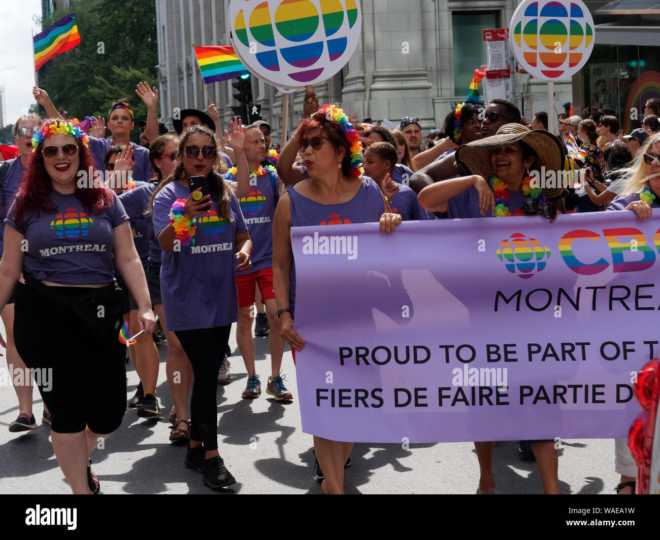 Montreal, Kanada 8/18/2019. Mitarbeiter von Radio Canada in Montreal Pride Parade in der Innenstadt von Montreal teilnehmen. Stockfoto