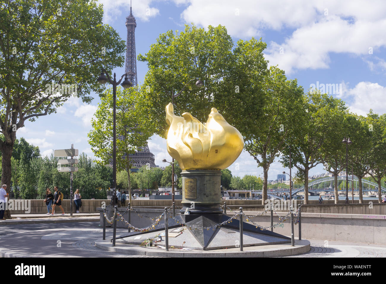 Paris, die Flamme der Freiheit - eine Statue ist ein Symbol der französisch-amerikanischen Freundschaft. Paris, Frankreich, Europa. Stockfoto