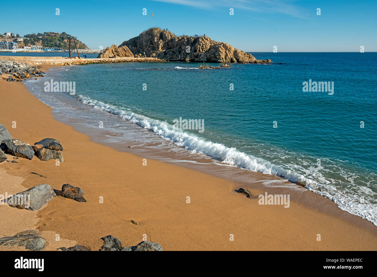 PUNTA SA PALOMERA ROCK SABANELL STRAND BLANES COSTA BRAVA GERONA KATALONIEN SPANIEN Stockfoto