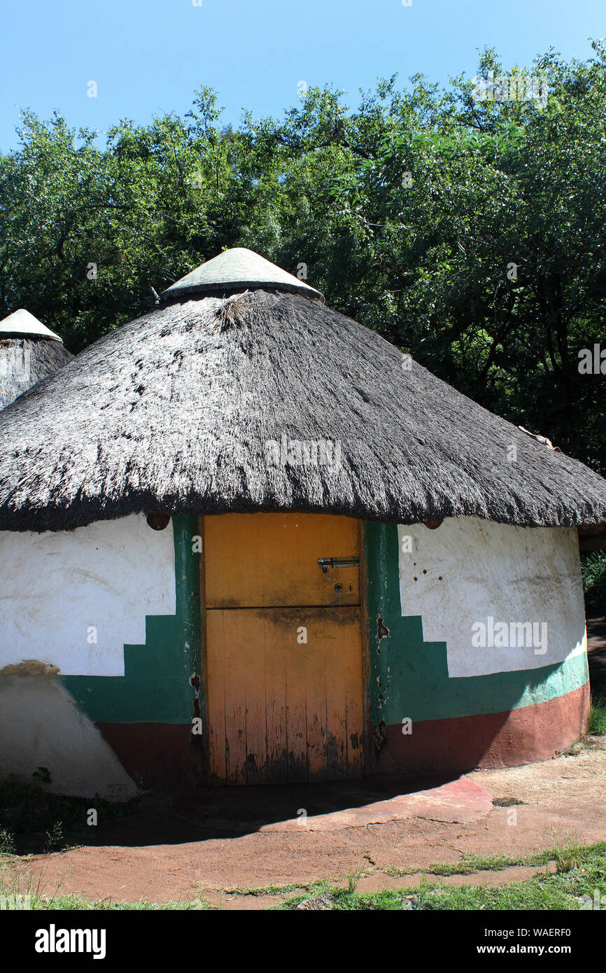 Xhosa Hütte im Dorf, Lesedi Cultural Village, Wiege der Menschheit, Südafrika Stockfoto
