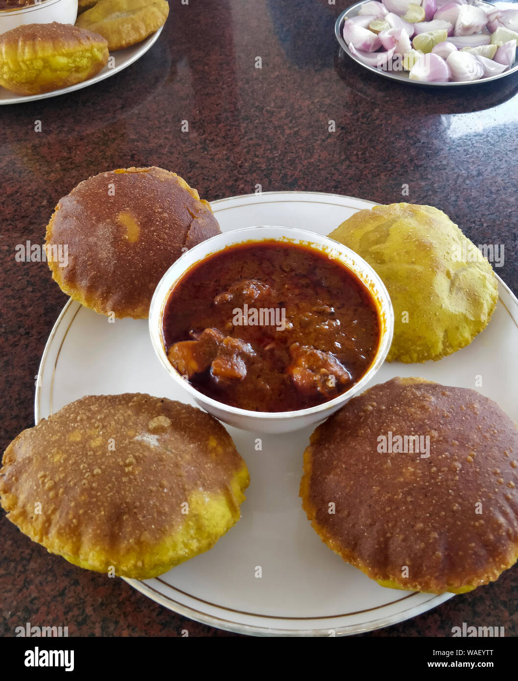 Berühmte Kombdi vade, würzige Hähnchen Gericht in Kokan in Maharashtra, Indien. Stockfoto