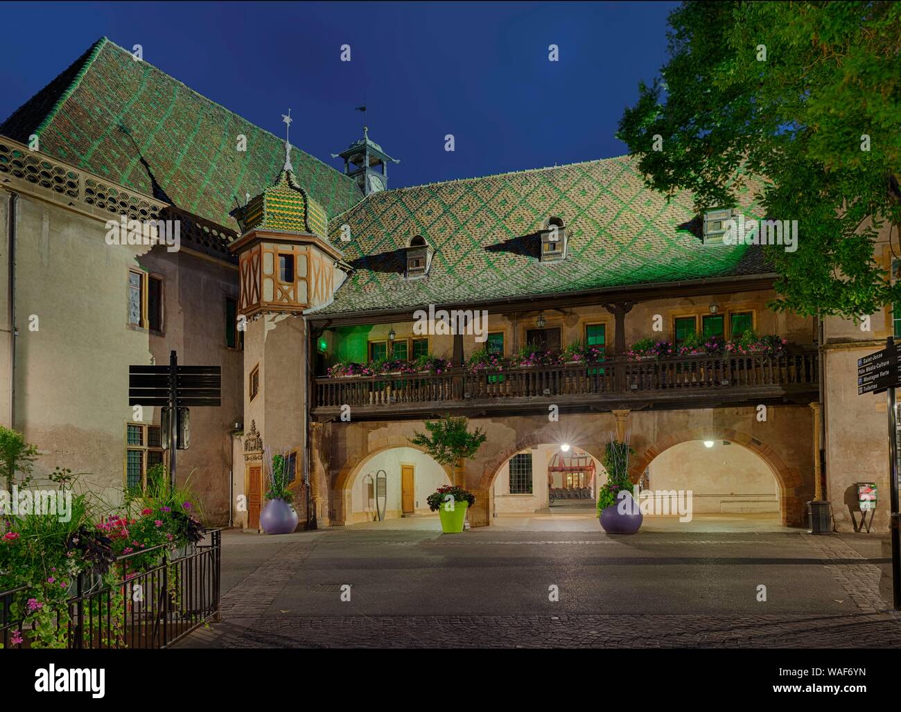 Atmosphäre am Abend, historische Koifhus, Place de Ia Ancienne Douane, Colmar, Elsass, Frankreich Stockfoto