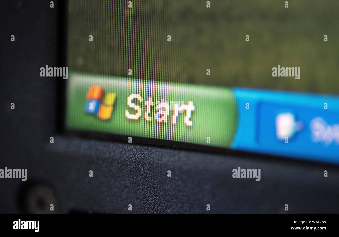 Unter Windows XP auf Start, Laptop, Betriebssystem Microsoft Windows XP, Deutschland Stockfoto