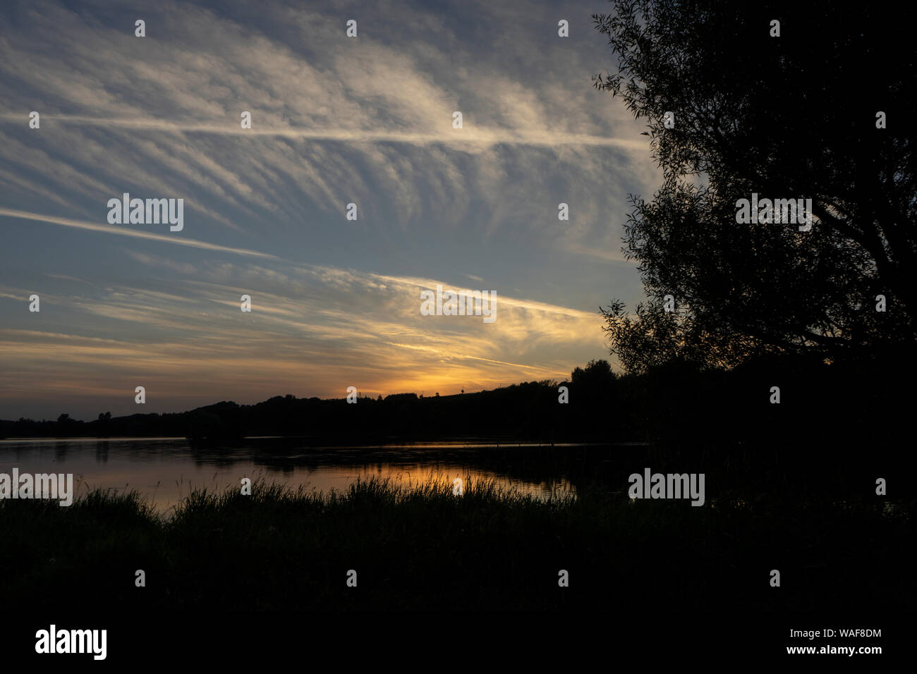 Sonnenuntergang auf Linlithgow Loch Stockfoto