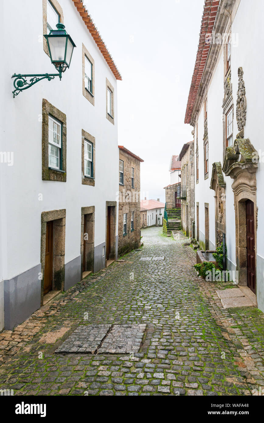 Alte Straße im Dorf Monsanto, Portugal Stockfoto