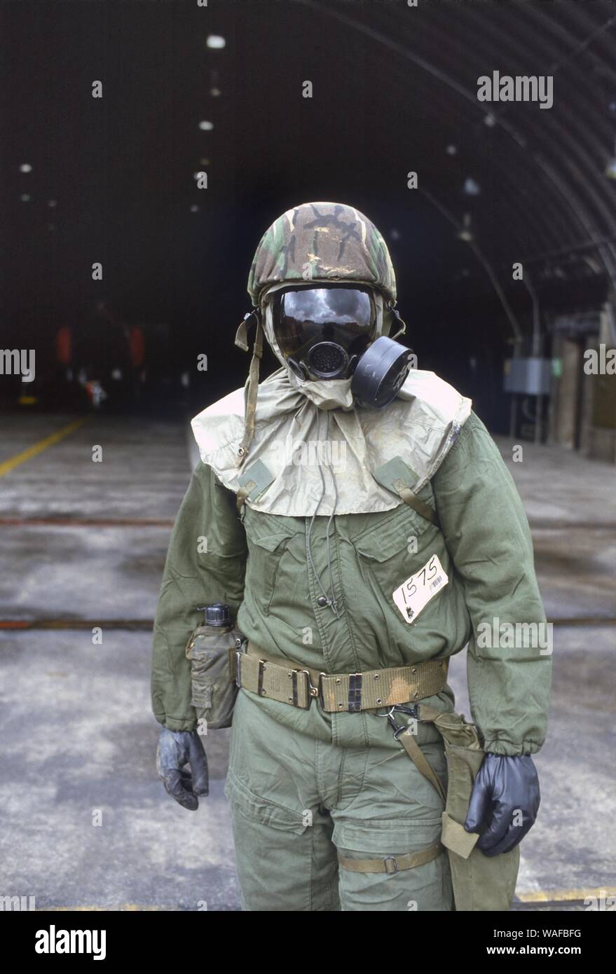 Us Air Force, Spangdahlem Air Base (Westdeutschland)), Hauptsitz ot 52d Tactical Fighter Wing. Mitglieder des technischen Personals während eines ABC-Übung (Juni 1985) Stockfoto