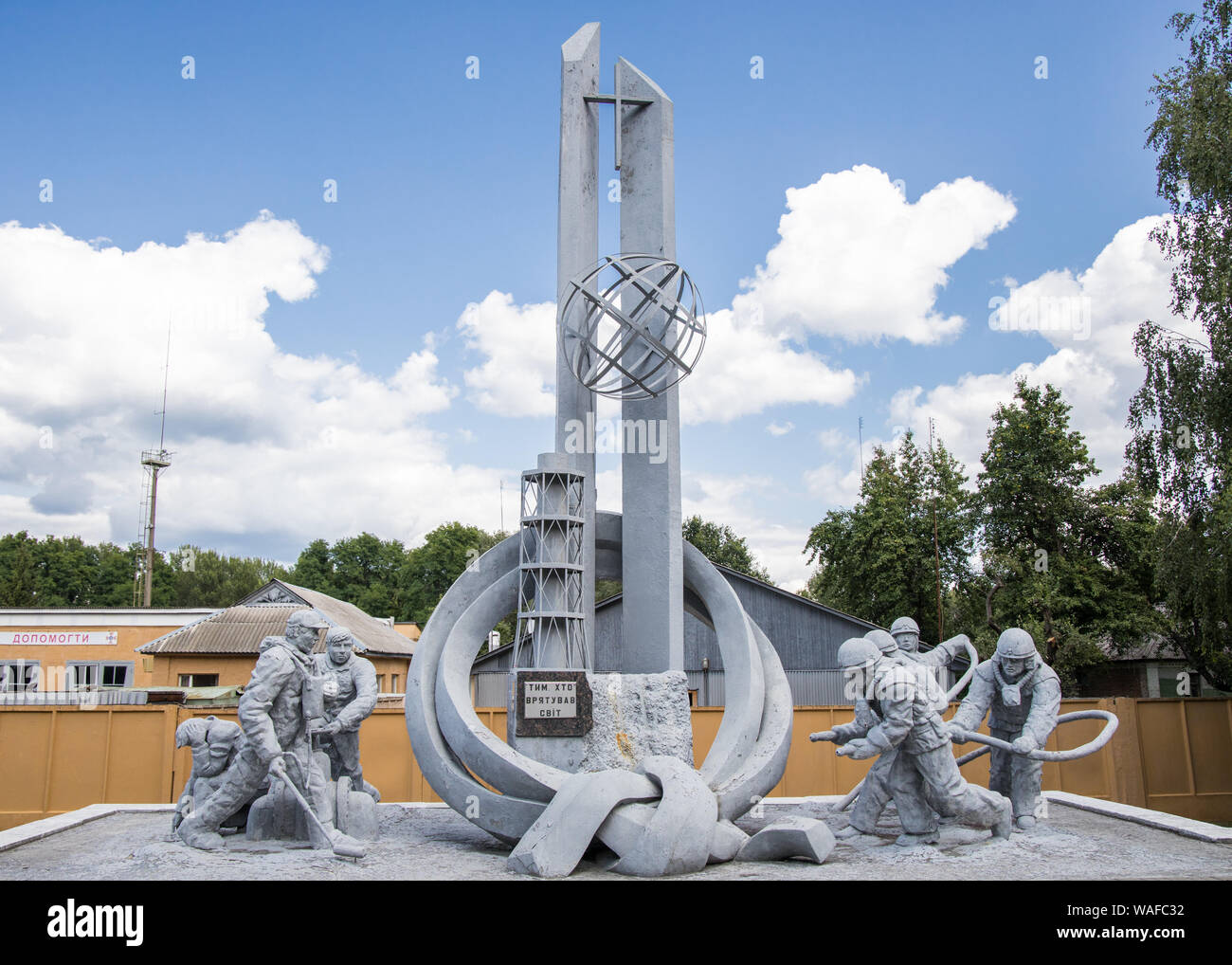 Sperrzone von Tschernobyl Tschernobyl Stadt - Fireman's Monument Stockfoto