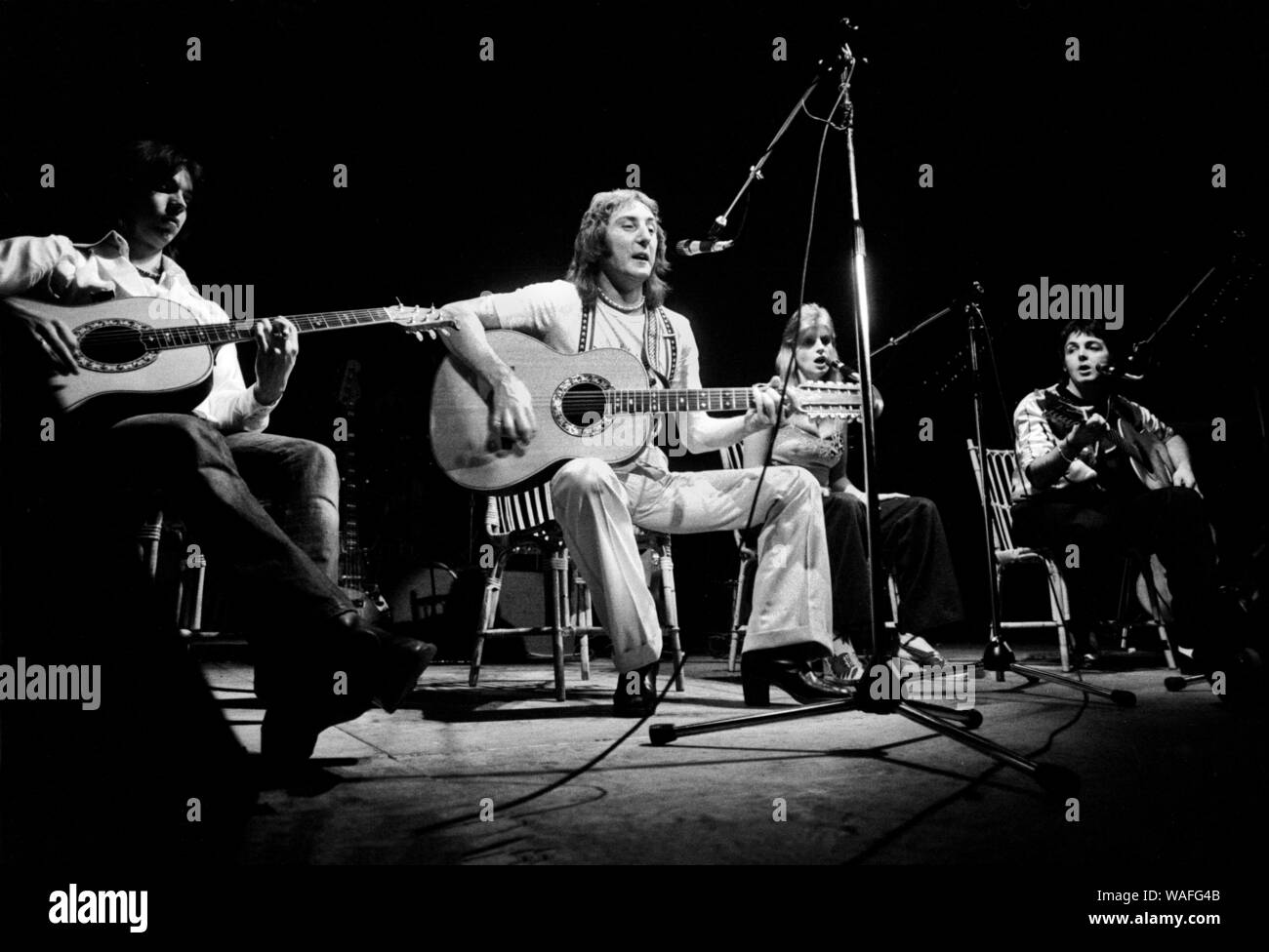 Flügel mit Jimmy McCullough live auf der Bühne. Rotterdam Ahoy, 25. März 1976 Stockfoto