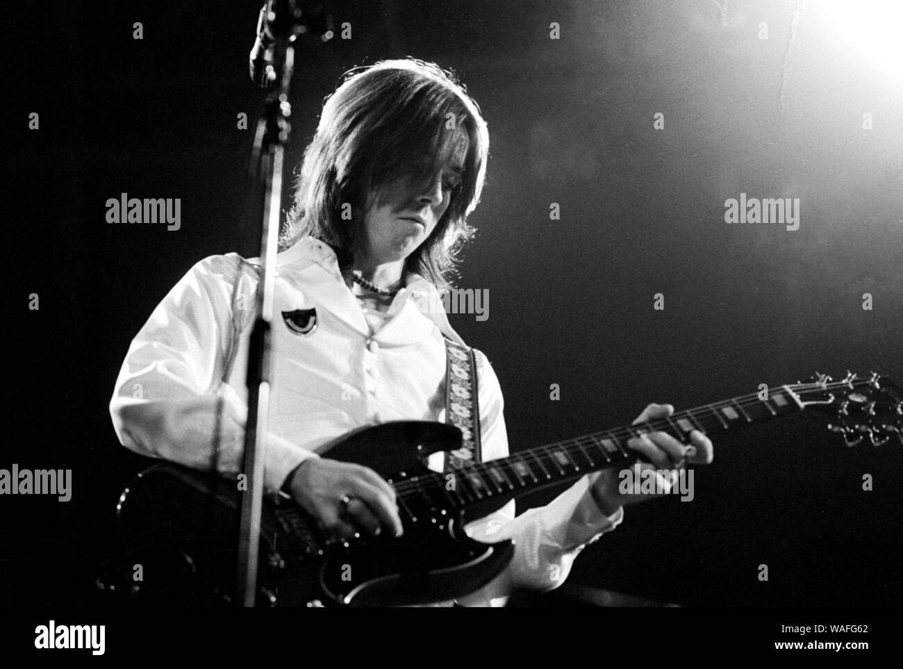 Flügel mit Jimmy McCullough live auf der Bühne. Rotterdam Ahoy, 25. März 1976 Stockfoto