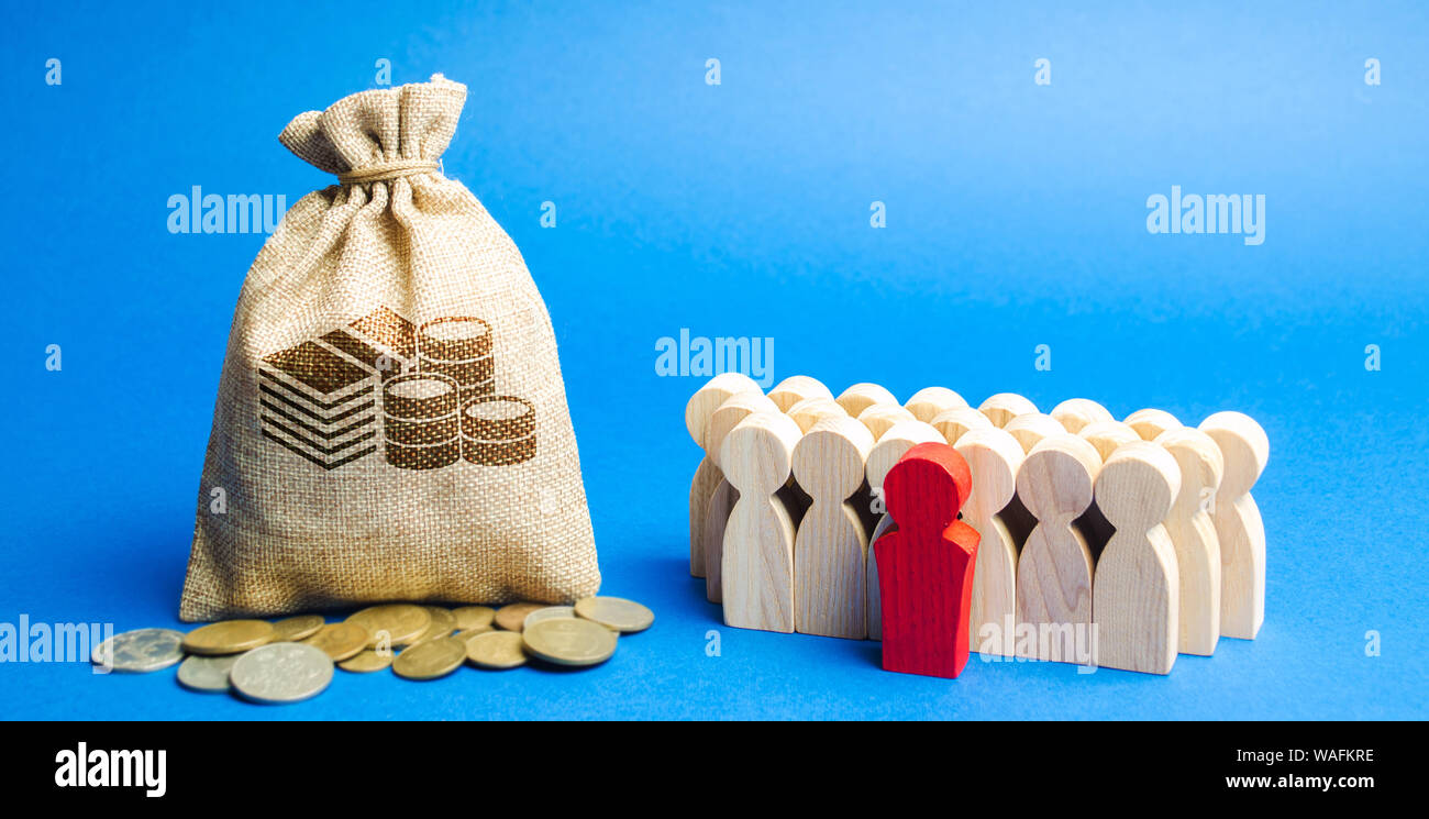 Geld beutel und Team von Arbeitern. Gewinn und Finanzen Konzept. Revenue Management im Unternehmen. Analyse und jährlichen Leistungsbericht. Profita Stockfoto