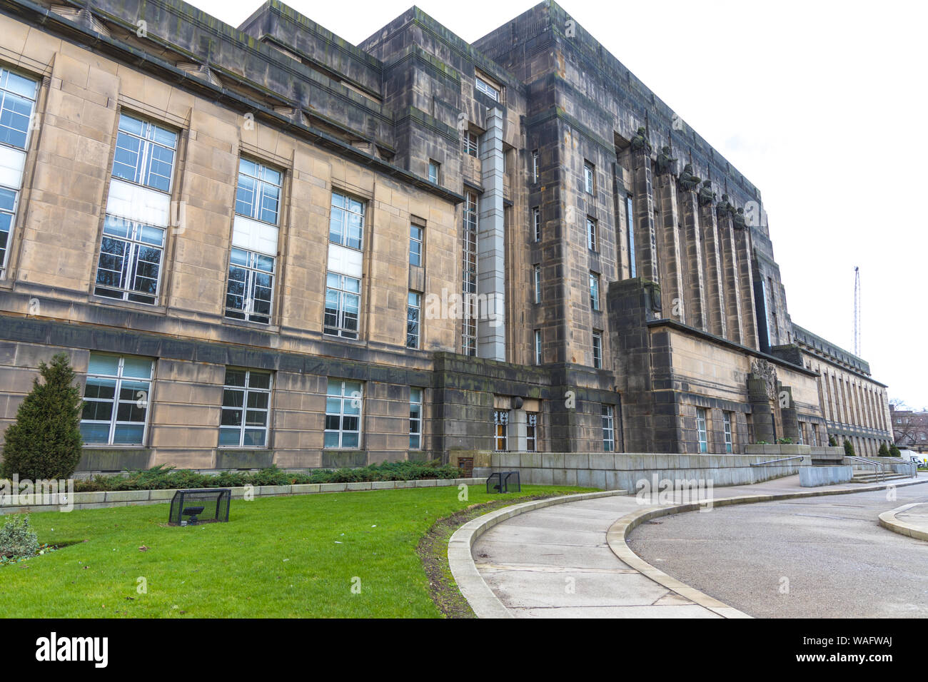 Die neoklassische Fassade des neuen Parlaments Haus auch als alte Royal High School, an der Regent Road neben dem Calton Hill Edinburgh Schottland Großbritannien Stockfoto