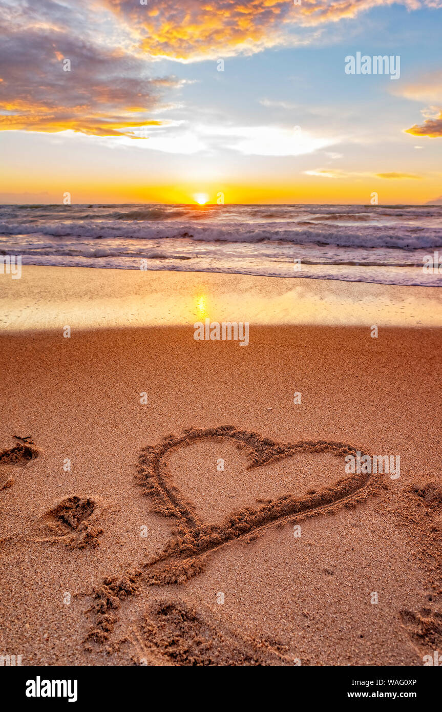 Herz im Sand von einem Strand auf Korfu/Griechenland Kassiopi Stockfoto