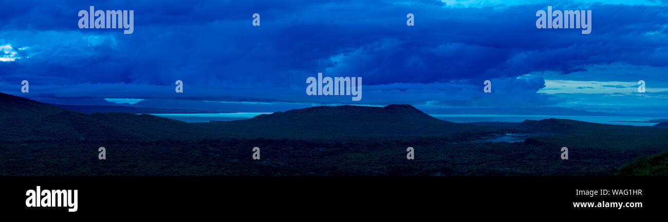 180 Grad Panorama von Regenwald und Chamo See in der Nähe von Arba Minch, Äthiopien vor der Morgendämmerung. Stockfoto