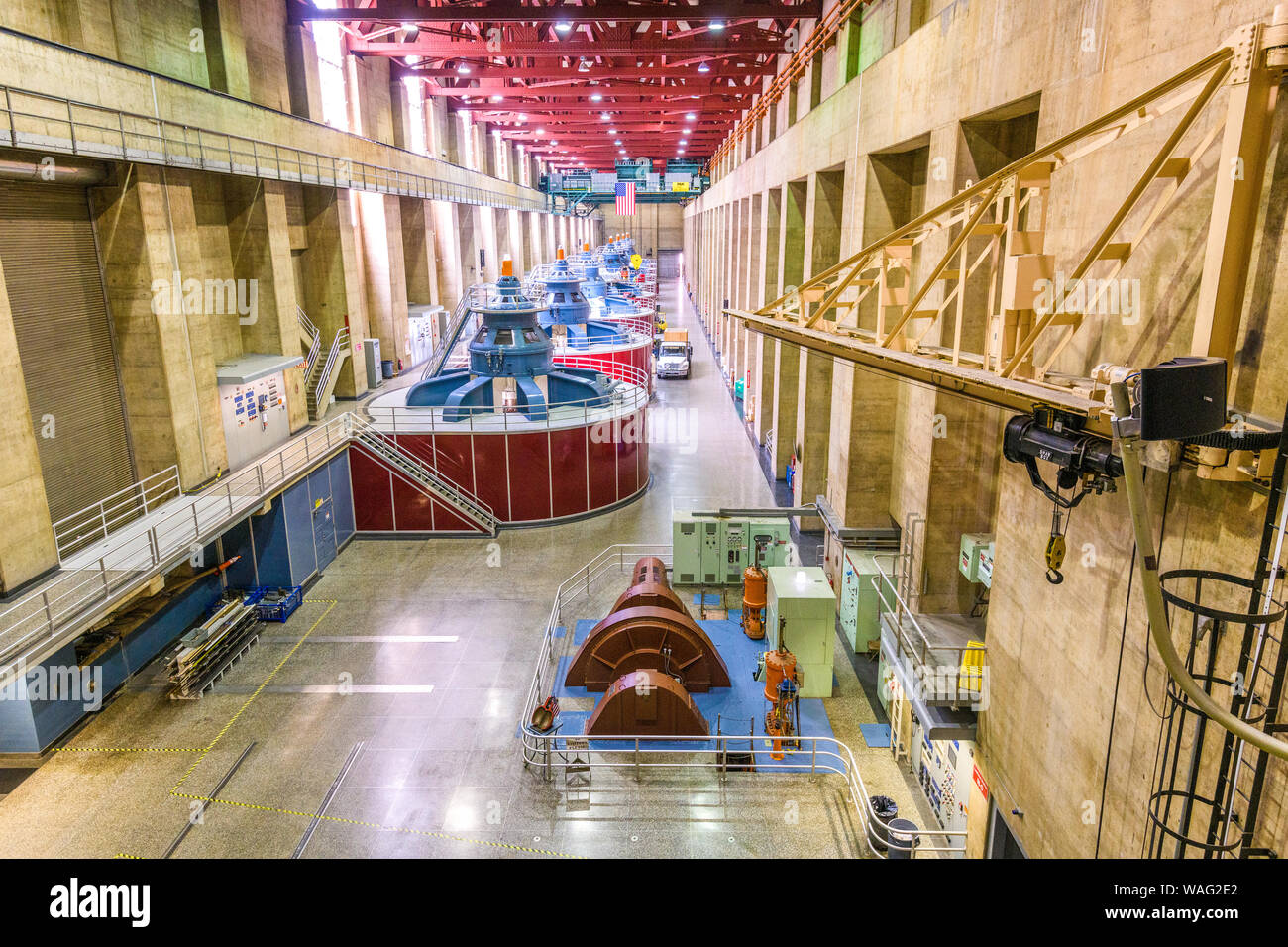 HOOVER STAUDAMM, ARIZONA - 12. MAI 2019: Generatoren der Hoover-staudamm Kraftwerk. Der Damm wurde 1936 inmitten der großen Depression eröffnet. Stockfoto