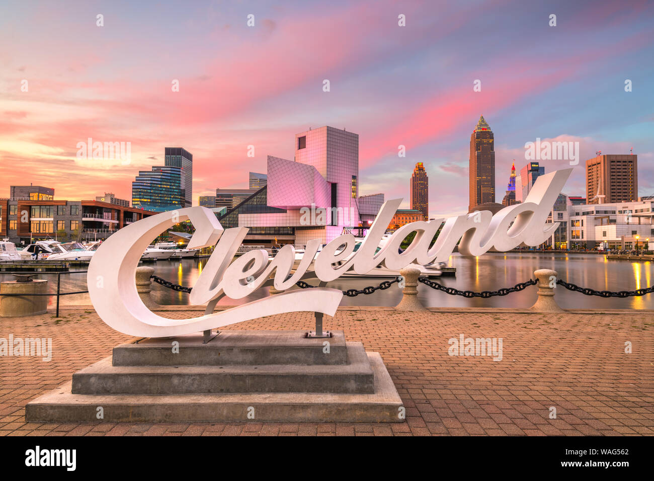 AUGUS 1 10, 2019 - Cleveland, Ohio: Das Wahrzeichen der Skyline von Downtown Cleveland von voinovich Bicentennial Park in den frühen Morgen. Stockfoto