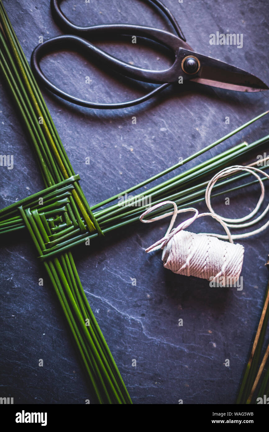 St. Bridget's Day Kreuze aus Binsen, eine irische Tradition am 1. Februar gefeiert. Stockfoto