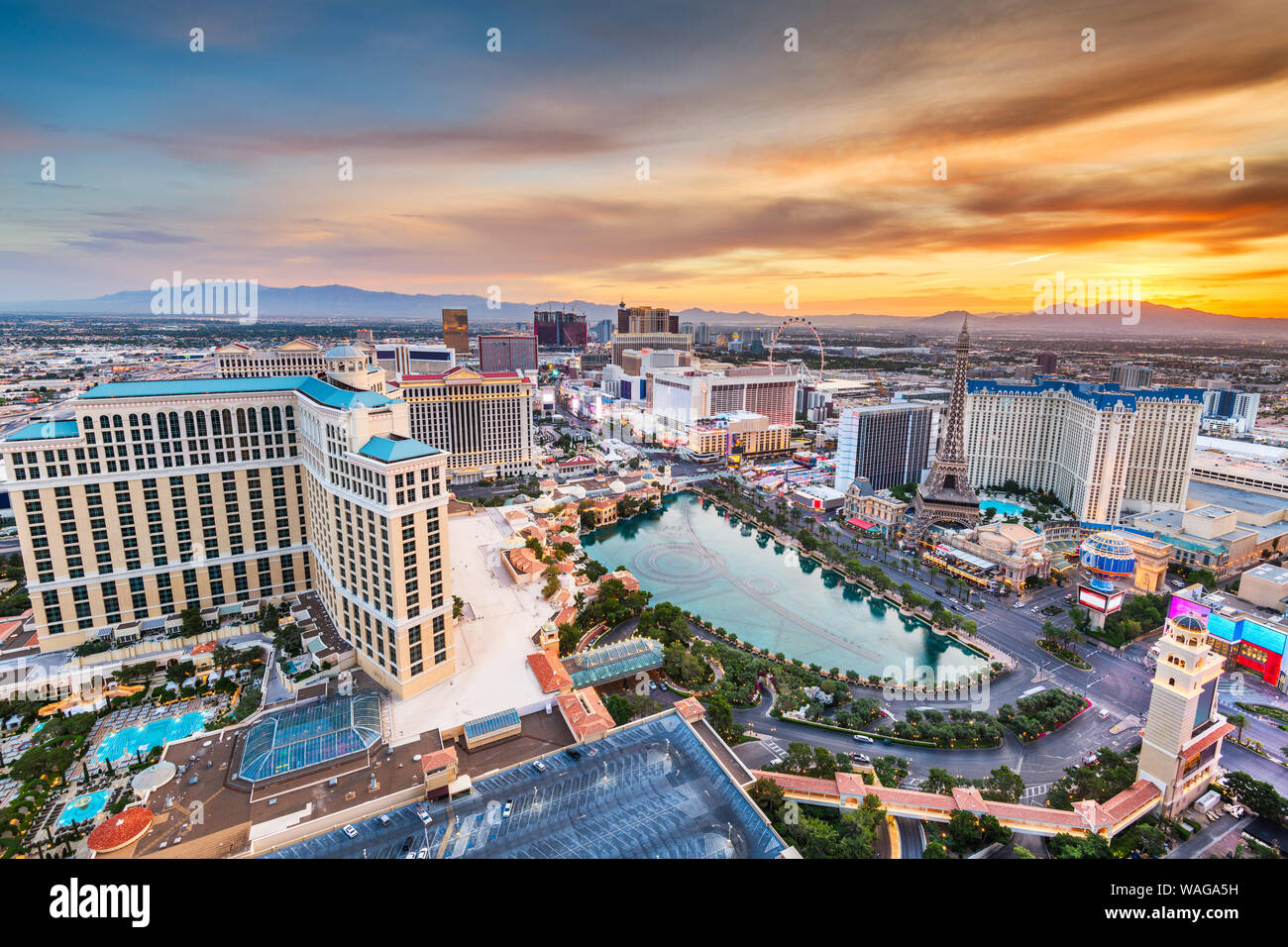 Las Vegas, Nevada, USA Skyline über den Streifen bei Dämmerung. Stockfoto