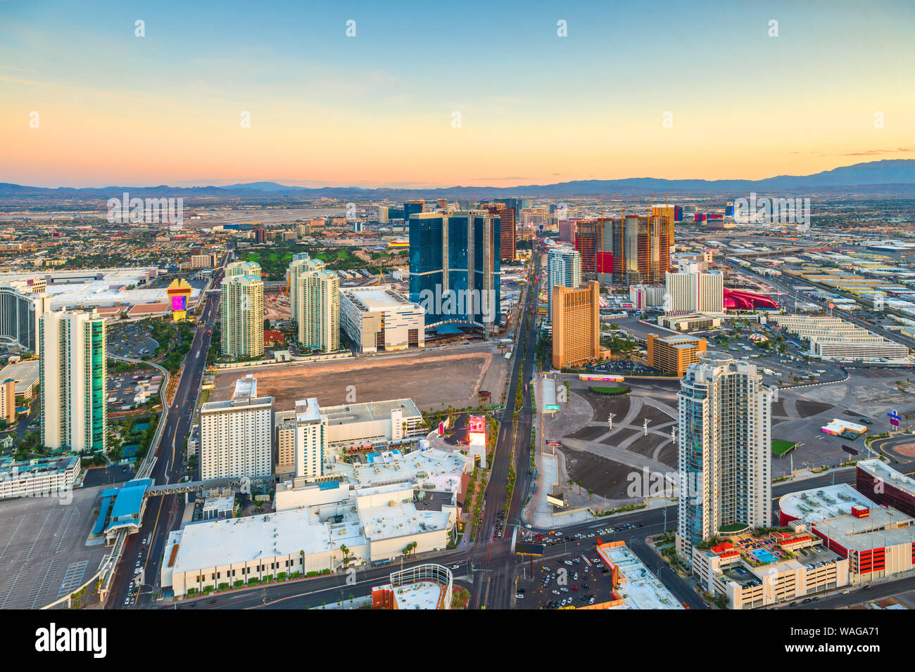 Las Vegas, Nevada, USA Skyline über den Streifen bei Dämmerung. Stockfoto