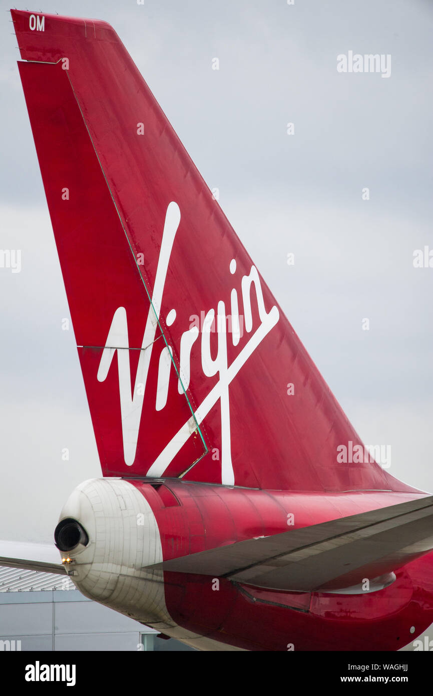 Glasgow, UK. 26. April 2019. Virgin Atlantic Boeing 747-400 (reg G-VROM) gesehen, der Internationale Flughafen Glasgow für Florida. Virgin Holidays einen besonderen Service aus Glasgow bedienen jeden Sommer das hohe Volumen der Schottischen Touristen, die Florida Sunshine suchen. Hinweis: Dieses Flugzeug war auch in einen schweren Zwischenfall am 29. Dezember 2014 als Flug VS 43 Boeing 747-400 G-VROM eine Notlandung auf dem Flughafen London Gatwick durchgeführt. VS 43 war auf dem Weg nach Las Vegas (LAS), wenn die Piloten bewusst wurde von einem Fahrwerk Problem mit der rechten Fahrwerk. Co Stockfoto