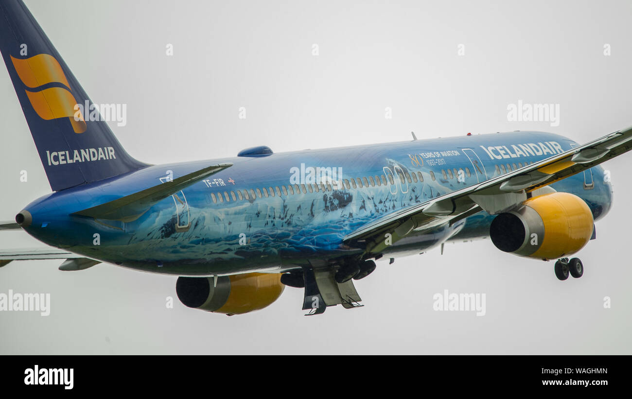 Glasgow, UK. 26. April 2019. Islands Air Boeing757-200 täglich (reg TF-FIR) mit speziellen gemalt' 80 Jahre Aviationi' Farbschema, gesehen, der Internationale Flughafen Glasgow für Reykjavik, Island. Island Air fördert Icelands natürliche Schönheit und der Tourismus, der zu einem Anstieg der Passagierzahlen aus Schottland und dem Rest von Großbritannien und Europa geführt hat. Island Fliegen auch nach Nordamerika und dem europäischen Festland. Colin Fisher/CDFIMAGES.COM Credit: Colin Fisher/Alamy leben Nachrichten Stockfoto