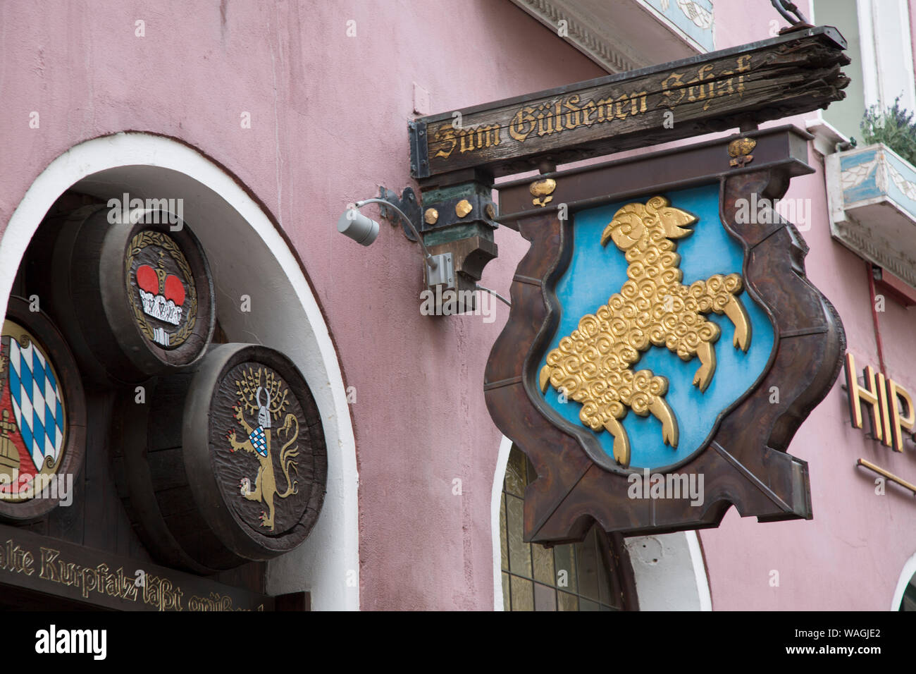 Zum Guldenen das Restaurant Zeichen, Heidelberg, Deutschland Stockfoto
