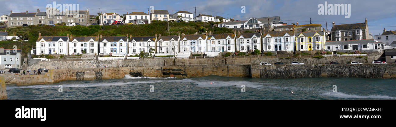 Viktorianische terrasse Wohnraum mit Blick auf den Hafen, camborne Camborne, Cornwall, Cornwall, England, Großbritannien Stockfoto