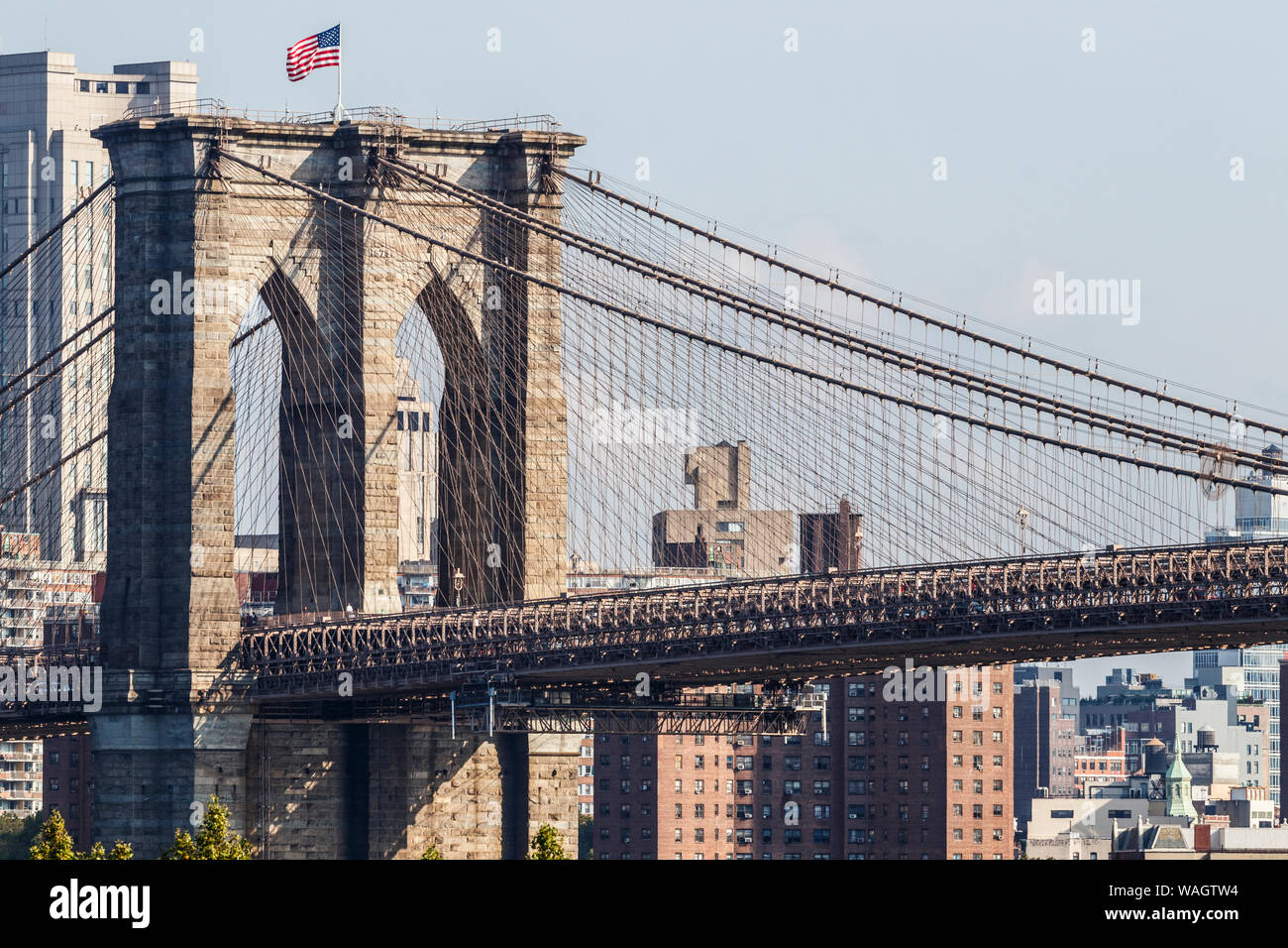 New York - ca. August 2019: Brooklyn Bridge Manhattan Seite. Die Brooklyn Bridge über den East River und wurde 1883 eröffnet, ICH Stockfoto
