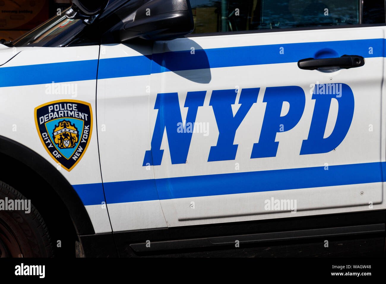 New York - ca. August 2019: New York Police Department SUV. NYPD ist zuständig für alle Stadtteile von New York City II. Stockfoto