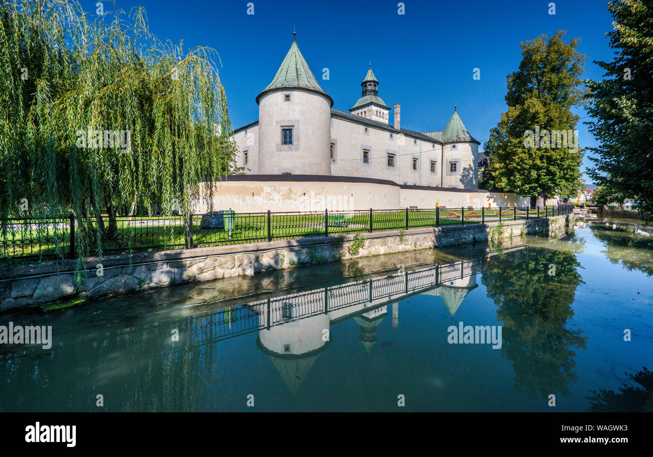Thurzo Schloss, errichtet als Wasserschloss im Stil der Renaissance, in Bytca, Zilina, Slowakei Stockfoto
