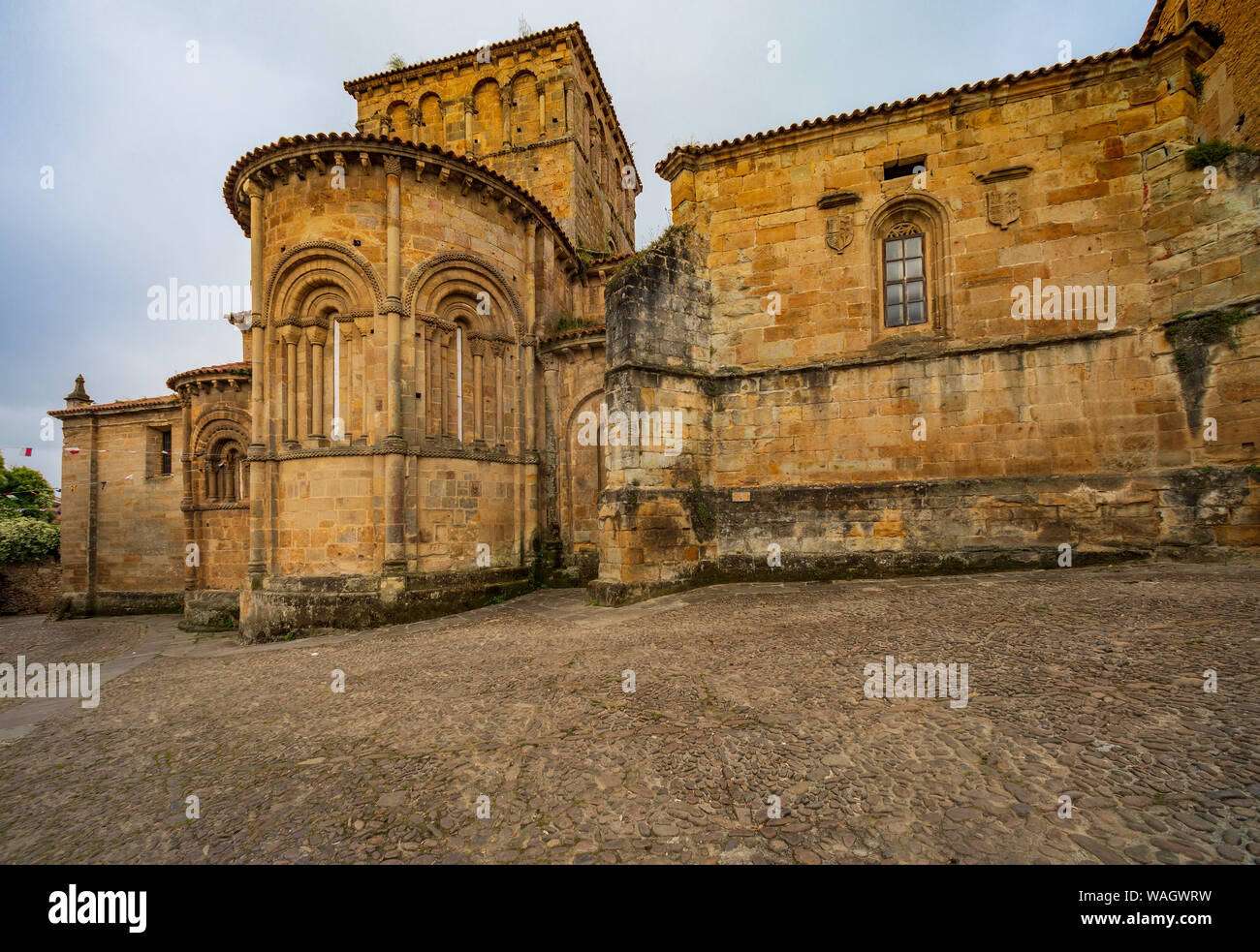 Colegiata Santillana del Mar (Cantabria, Spanien). Romanische Kunst des zwölften Jahrhunderts. Santiago's Road Stockfoto